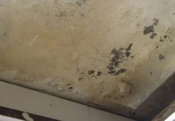 西青阳台漏水维修公司分享下西青卫生间渗水维修需要注意哪些问题。